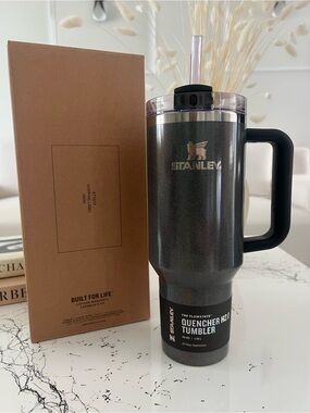 NWT Stanley Quencher H2.0 FlowState 40 oz Midnight Glitz Limited Edition